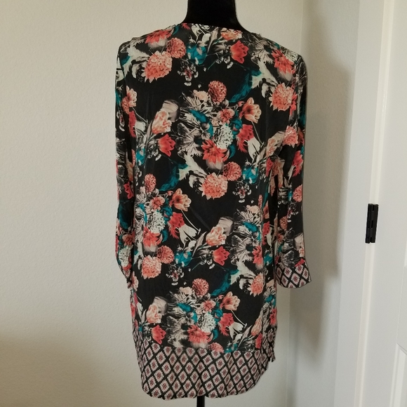 Tolani Floral Tunic Top~Medium - Picture 2 of 10